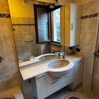 Mobile bagno con specchio e faretti