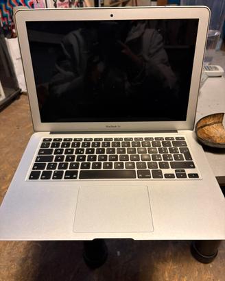 MacBook Air 13" (Modello A1466) -Ricambi o Esperti