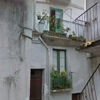 Donasi casa su 3 elevazio in località Pazzano (RC)