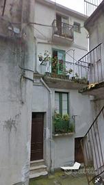 Donasi casa su 3 elevazio in località Pazzano (RC)