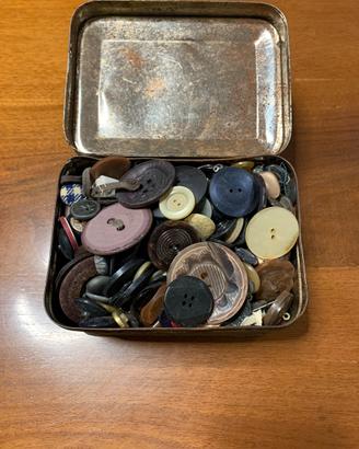 Scatola dei bottoni.