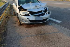 Opel Astra incidentata