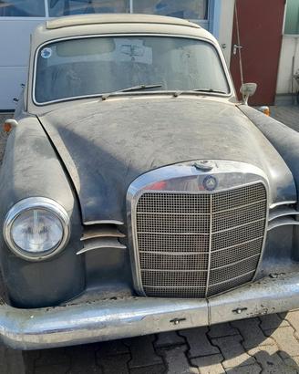 Mercedes Ponton 190 con tetto 