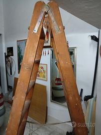 Scala di legno vintage