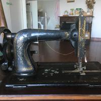 Macchina da cucire d'epoca marca Adria