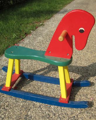 Cavallo a dondolo