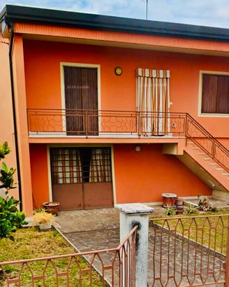 Villa bifamiliare indipendente + giardino e garage
