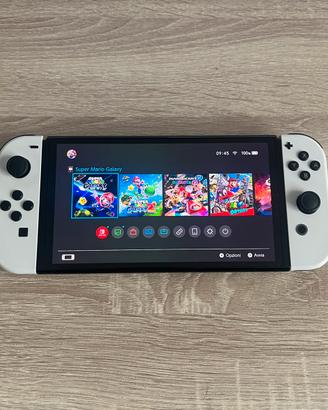 Nintendo Switch OLED 64 GB Bianca + Custodia