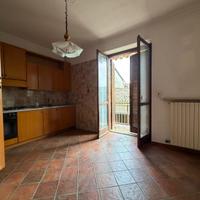 Ampio 5 locali autonomo