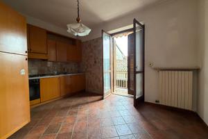 Ampio 5 locali autonomo