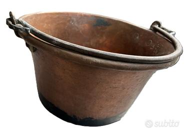 Paiolo in rame, tipo caldera.