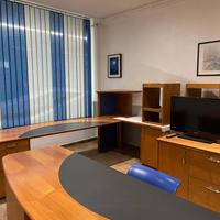 Arredo ufficio completo - scrivanie, scaffali…