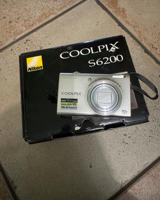 Nikon coolpix S6200