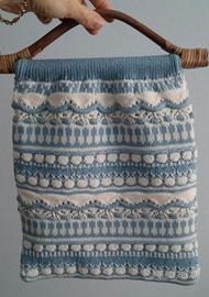 Borsa in maglia fatta a mano con manici in bambu'