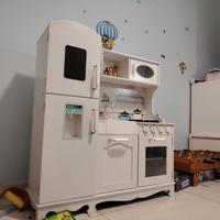 Cucina giocattolo in legno