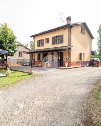 PORZIONE DI BIFAMILIARE A SAN CESARIO SUL PANARO