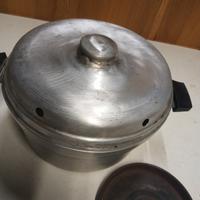 Vecchia, pentola, fornetto per cottura torte e alt