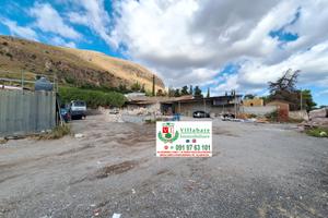 Piazzale di 2000 mq fronte strada +ufficio +bagno