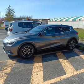 Infiniti Q30 1.5 D Premium City Black 2018