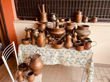 Stock di vasi di rame ornamentali
