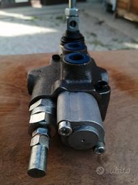 Distributore Oleodinamico