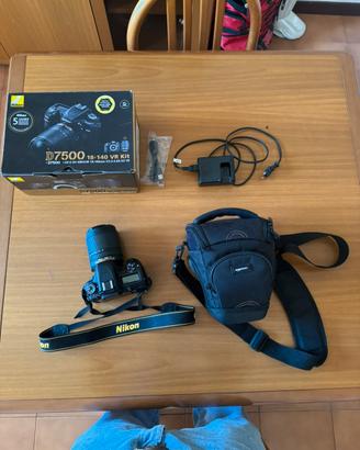 Nikon reflex con obiettivo