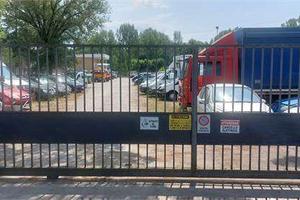 CAPANNONE CON GRANDE TERRENO