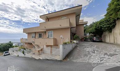 Immobile in asta di 105 m² con 3 locali e box auto