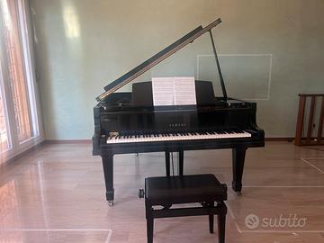 Pianoforte Yamaha G5 nero lucido