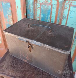 Scatola metallo vintage 