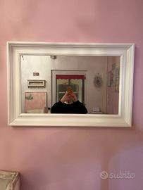 Specchio shabby chic orizzontale con cornice bianc