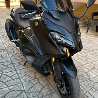 Yamaha T-max 560 tech max tech black