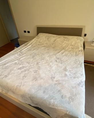 Letto matrimoniale contenitore(LED) +2 comodini