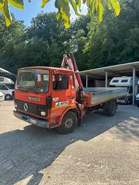 Renault Autocarro con Gru