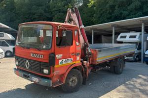 Renault Autocarro con Gru