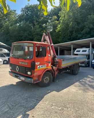 Renault Autocarro con Gru