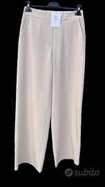 Pantaloni con cartellino