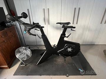 Garmin - Tacx NEO Bike Smart Trainer