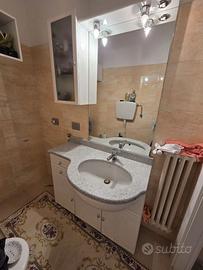 MOBILE  BAGNO  IN MARMO E MOBILETTO IN LEGNO
