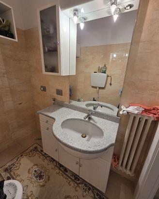 MOBILE  BAGNO  IN MARMO E MOBILETTO IN LEGNO