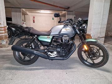 Moto Guzzi V7 Stone Centenario