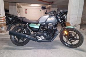 Moto Guzzi V7 Stone Centenario