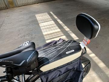Sellino posteriore per bicicletta con schienale