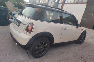 mini Cooper 1.6 benz
