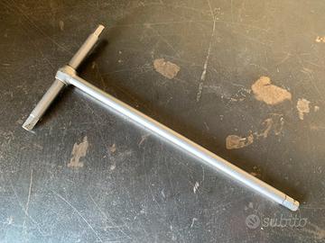 USAG Chiave a T maschio esagonale