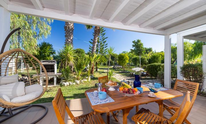 Appartamento sul mare con giardino e parcheggio