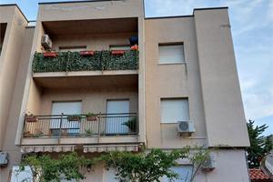 P. MONDELLO: BIVANI ARREDATO 2° P. CON POSTO AUTO