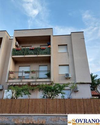 P. MONDELLO: BIVANI ARREDATO 2° P. CON POSTO AUTO