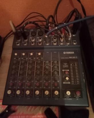 Mixer Yamaha MG 10/2