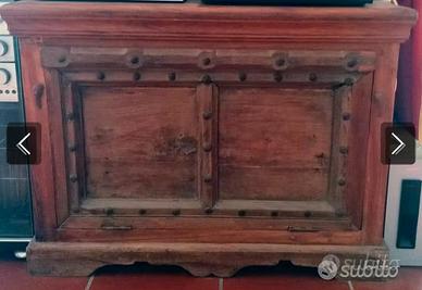 Mobile tv con anta apribile